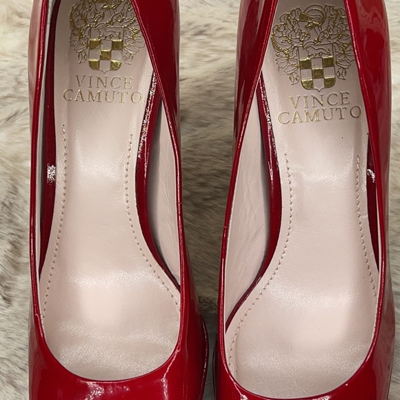 VINCE CAMUTO•HEELS - Picture 6 of 10